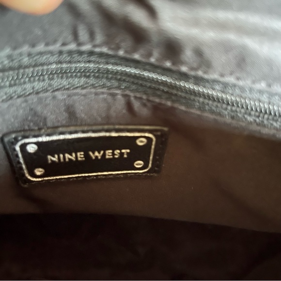 Nine West adjustable strap purse. Black and silver - Picture 8 of 10